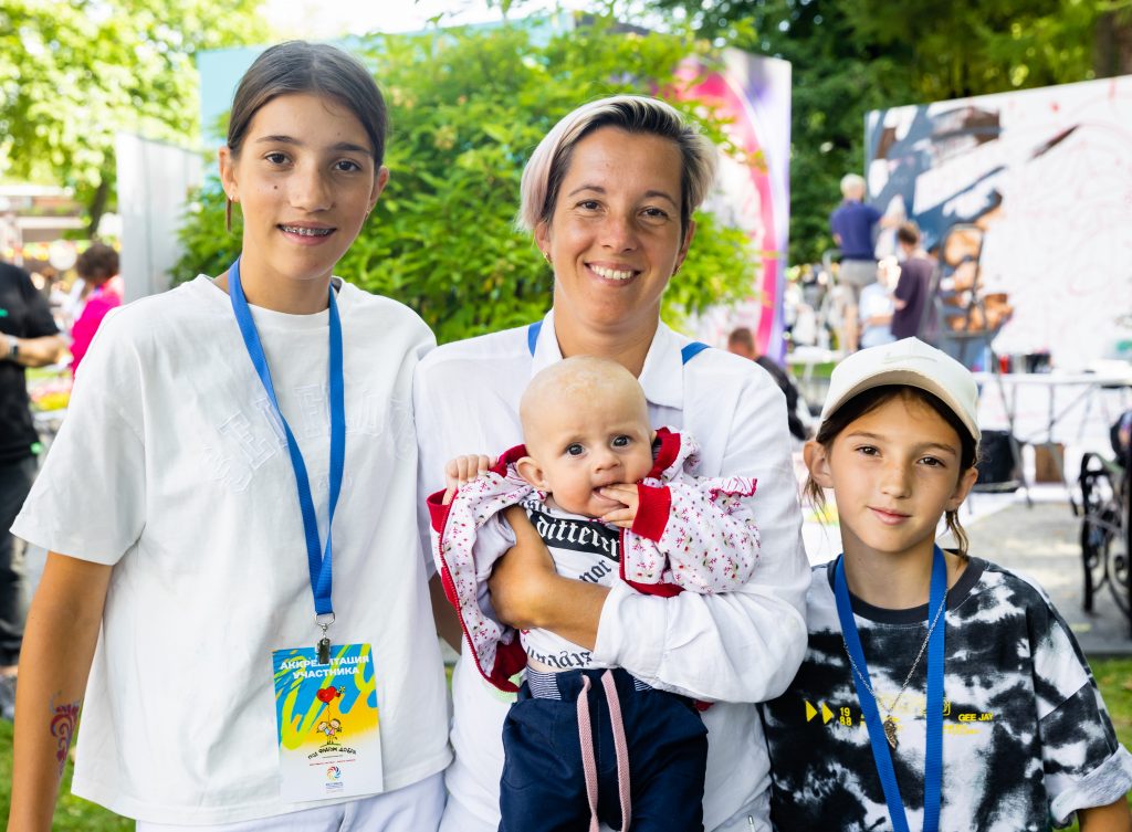 Под флагом добра картинки. Фонд под. Под флагом добра логотип. Под флагом добра мероприятия. Флаг благотворительного фонда.